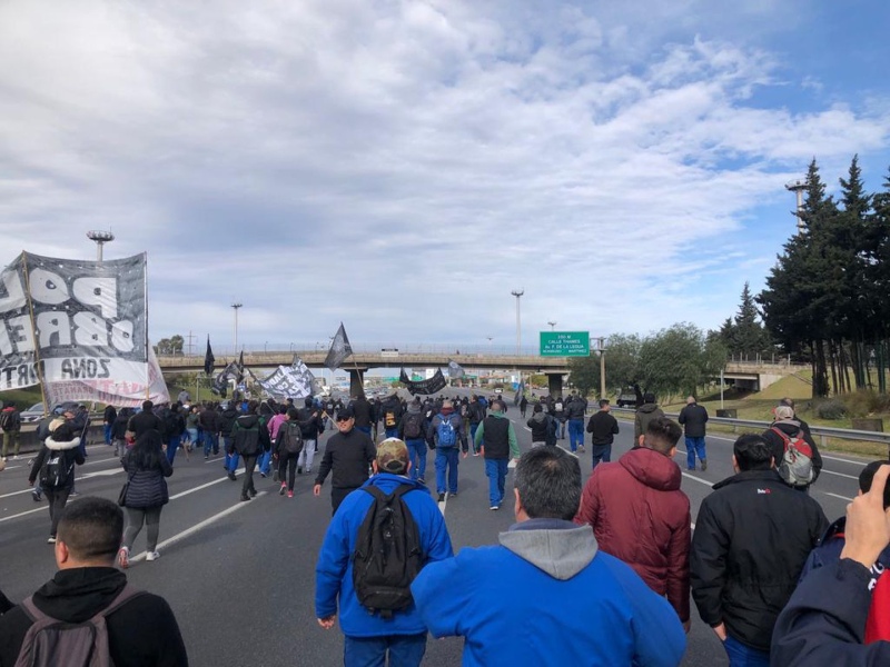 Trabajadores del neumático cortan la Panamericana