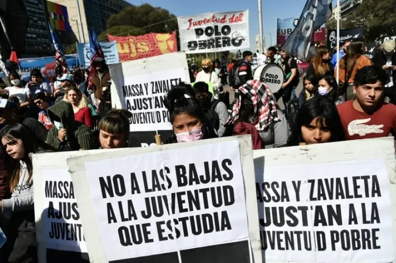   No a las bajas. Movilización de los piqueteros de izquierda, el martes.