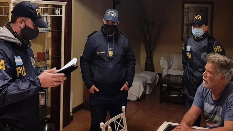 El Teto Medina al ser detenido por la PFA