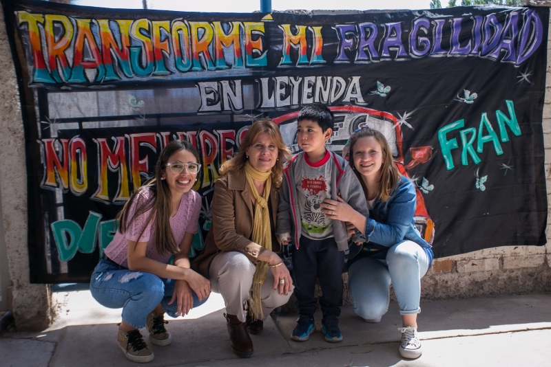 Francisco, el niño con piel de cristal que venció los pronósticos, ya va a la escuela