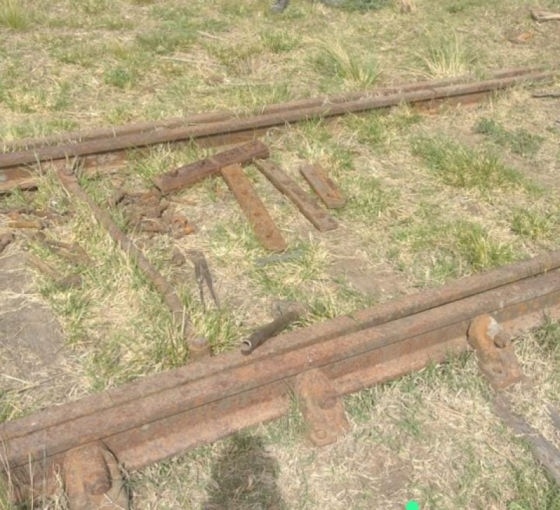 Aprehendieron a dos suarenses que robaban rieles en la Estación Primavera