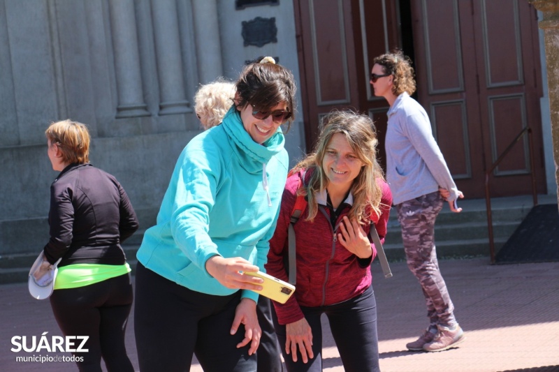 Recorrida por la Iglesia San José Obrero y la Plaza Sergio Denis con los participantes de la Corre Caminata a San José