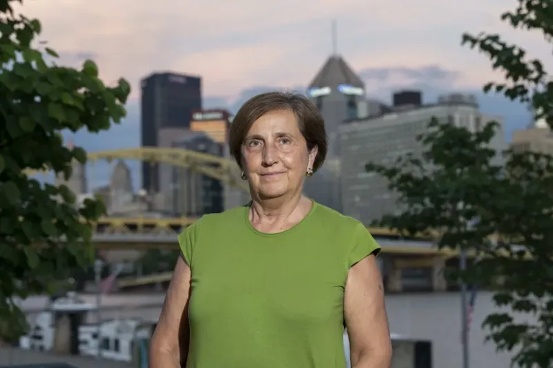  Dra. Olivera Finn, profesora de los departamentos de inmunología y cirugía de la Facultad de Medicina de la Universidad de Pittsburgh. 