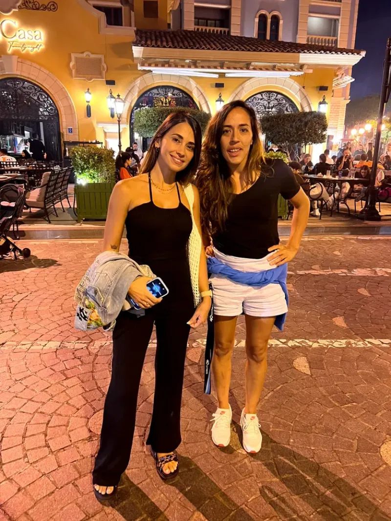 Antonela Roccuzzo revolucionó Qatar: un paseo con sus hijos, los fans y el secreto por el que todos la aman