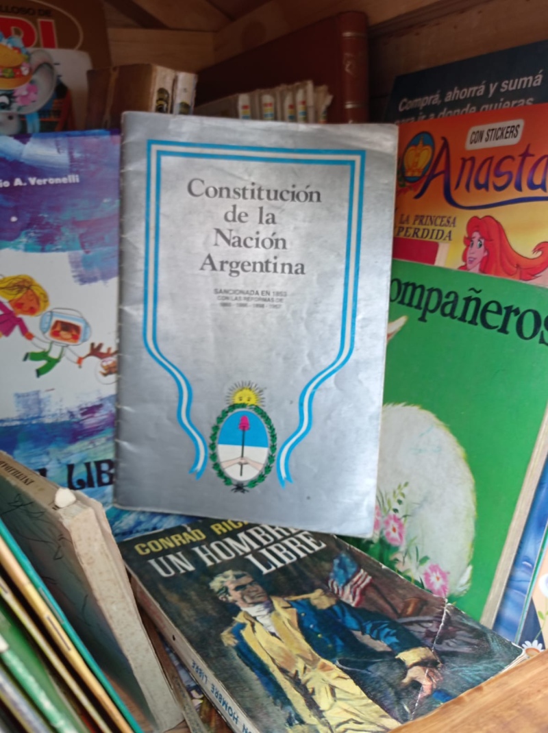 Nuevos libros y revistas en la casita de lectura de Plaza Lainez