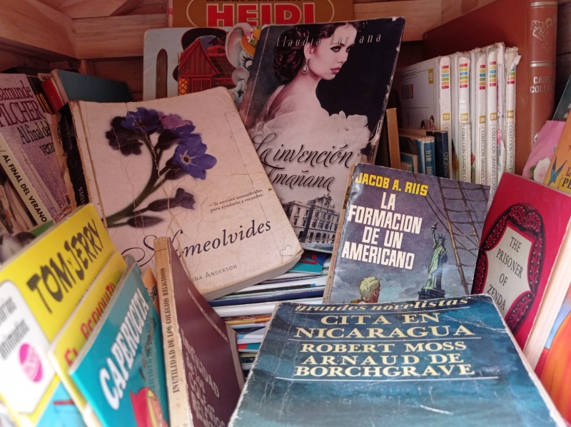 Nuevos libros y revistas en la casita de lectura de Plaza Lainez