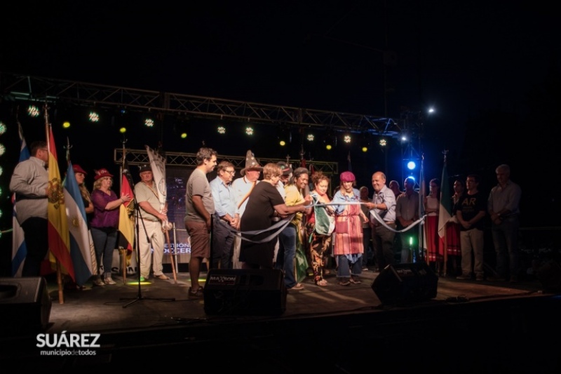 Con la fiesta de las Colectividades quedó oficialmente inaugurada la semi peatonal de calle Mitre