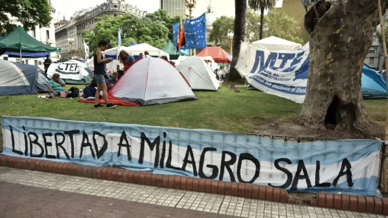 Uno de los acampes en Plaza de Mayo en apoyo a Milagro Sala, en el año 2016, cuando arrancó el periplo judicial de la líder de la Tupac Amaru