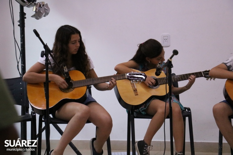 EMMCoS: cierre de las cátedras charango, guitarra criolla y ukelele