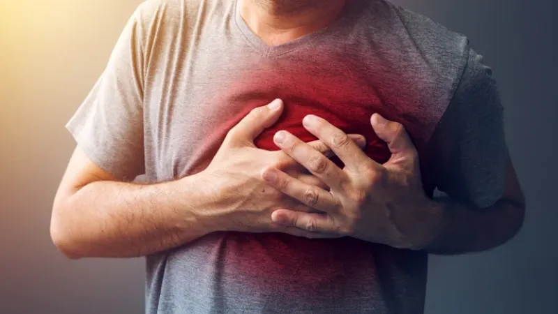 Día del dolor de pecho: qué lo provoca y cuándo consultar al cardiólogo