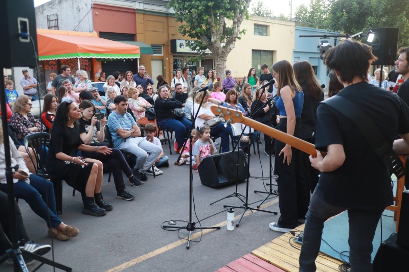 EMMCoS: cierre del año de las cátedras: Batería, Canto, Bajo y Guitarra Eléctrica