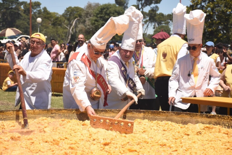 Pigüé: la Omelette Gigante ”de lujo” con unas 8 mil porciones gratis