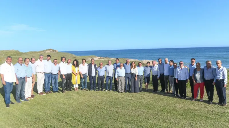 El presidente Alberto Fernández junto a intendentes del conurbano bonaerense