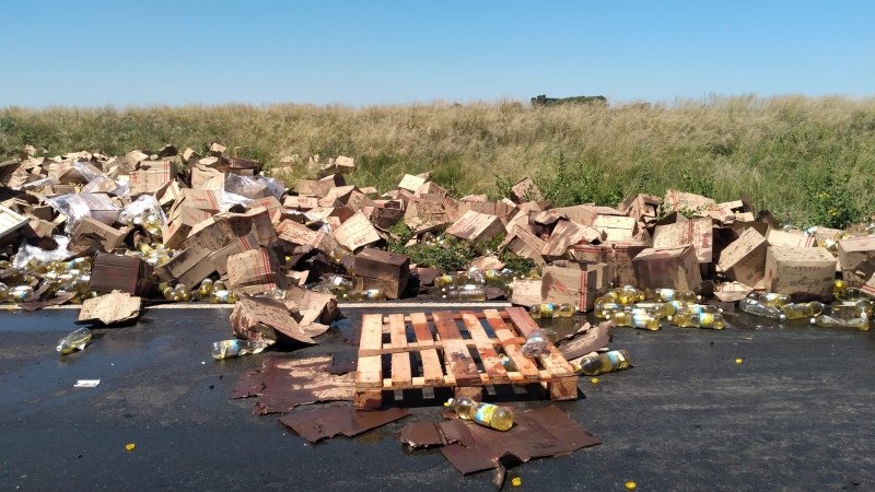 Falleció un camionero que volcó en la Ruta 33