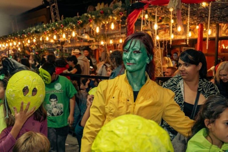 Turistas de todo el país viven el Festival Alienígena en Capilla del Monte