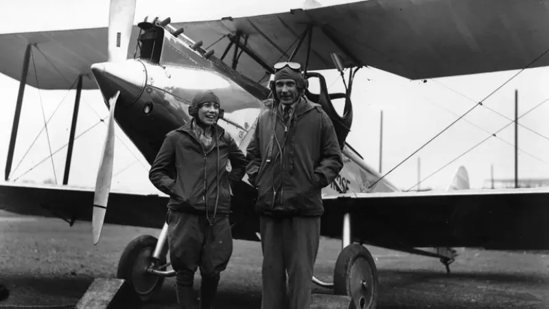  Bill Lancaster y Jessie Miller se terminaron enamorando después de pasar tanto tiempo juntos. En sus días de agonía, el piloto le escribió cartas directamente a su amada