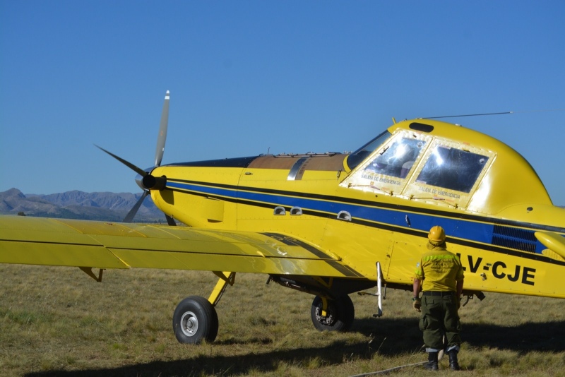 No da tregua el incendio en el sector serrano