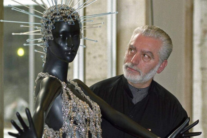 Murió Paco Rabanne, el icónico diseñador y creador de su propia marca de perfumes, a los 88 años