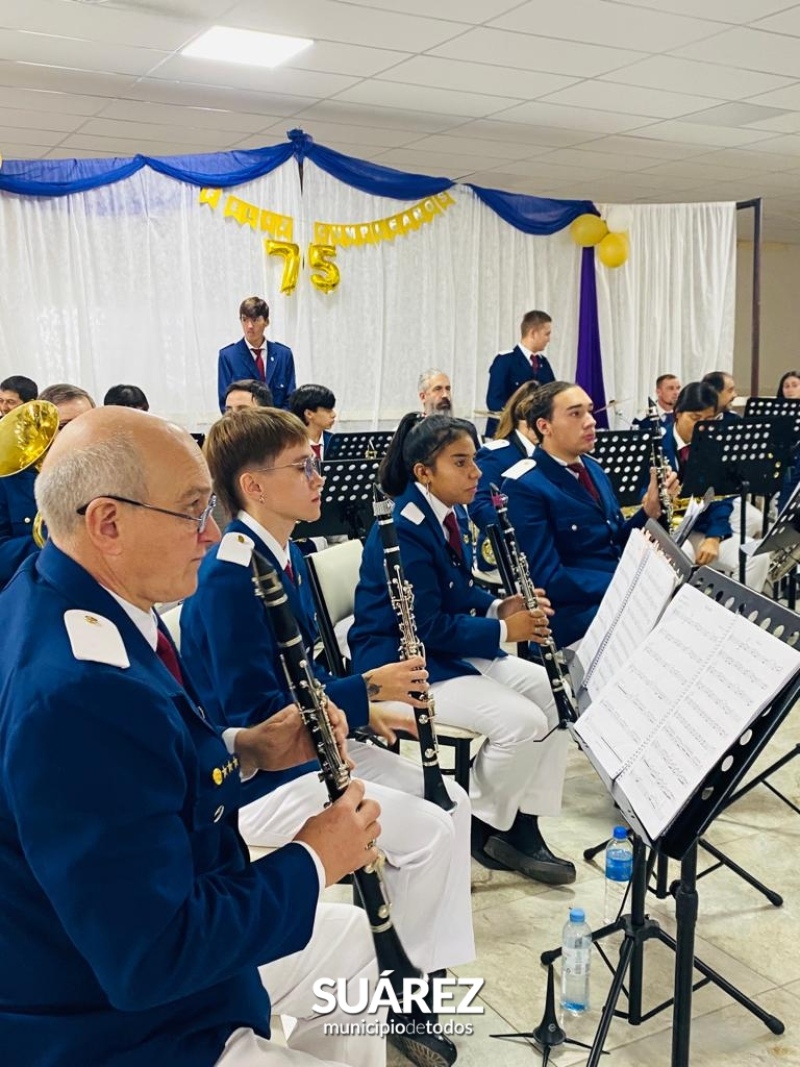 La banda municipal “Bartolomé Meier” se presentó en el hogar de ancianos “Domingo Goñi”