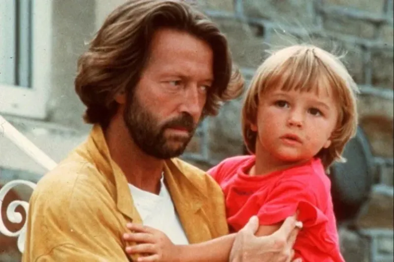 Eric Clapton con su hijo Conor, antes de la tragedia