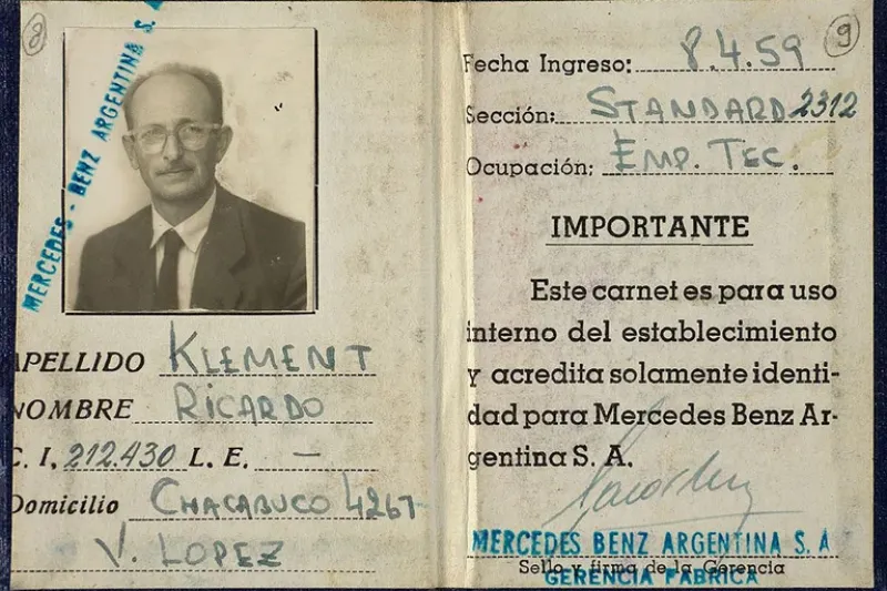 Uno de los documentos falsos de Adolf Eichmann como Ricardo Klement