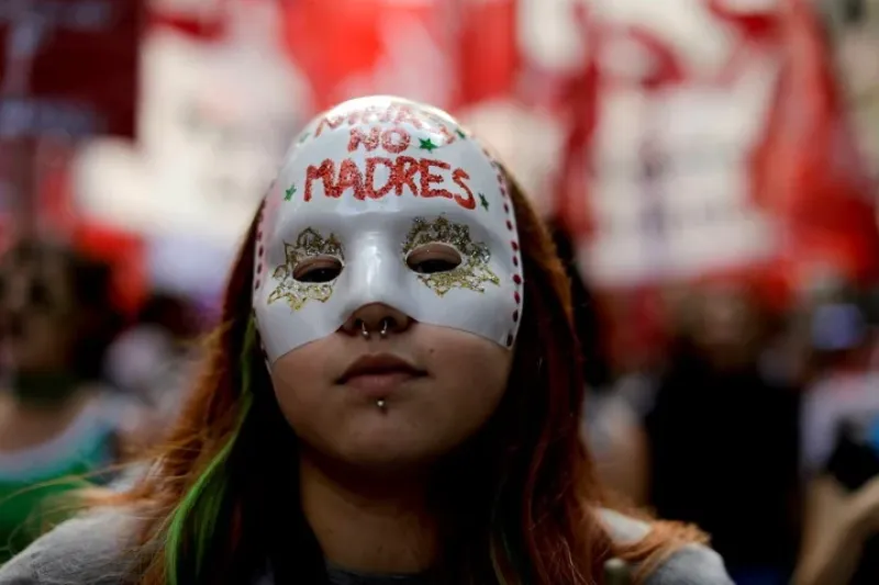  El reclamo de ”Niñas no madres”, presente en las marchas de mujeres desde hace años.