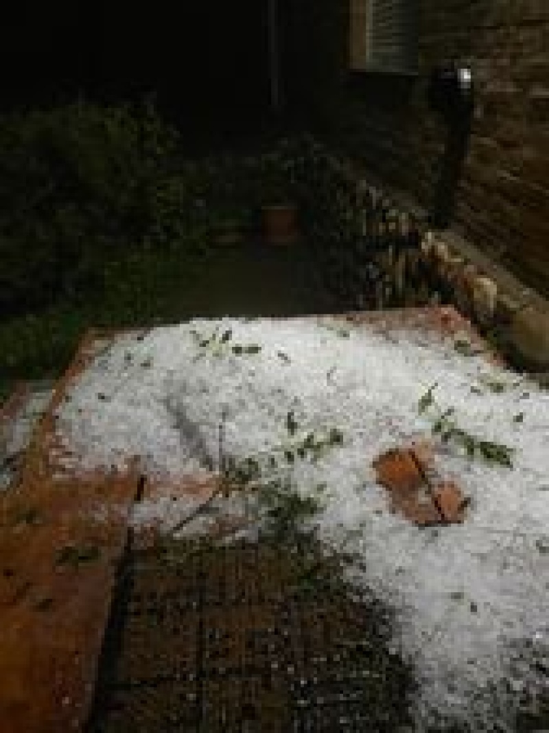 Fuerte temporal de lluvia y granizo azotó la zona serrana