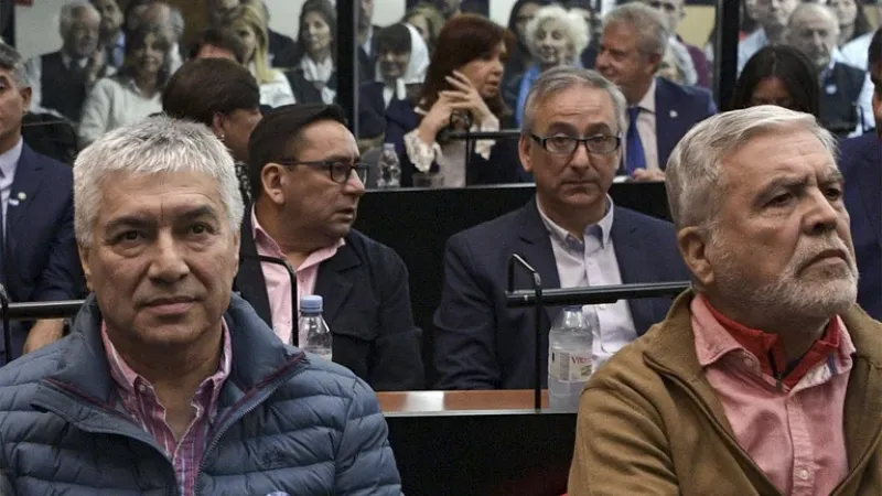 Lazaro Báez fue condeando por la ruta del dinero k. En la foto, en el juicio por la obra publica junto a Cristina Kirchner