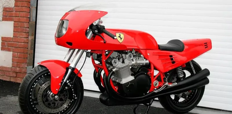 La única moto de Ferrari, de 1995.