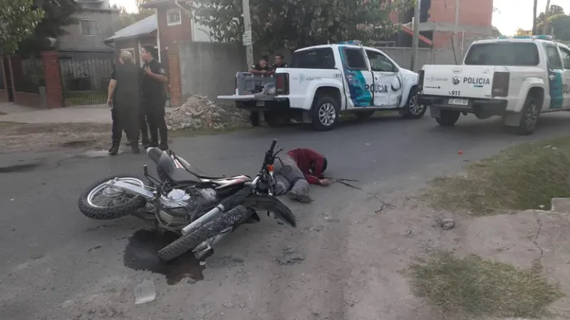 La moto en la que circulaban los delincuentes tenía pedido de captura