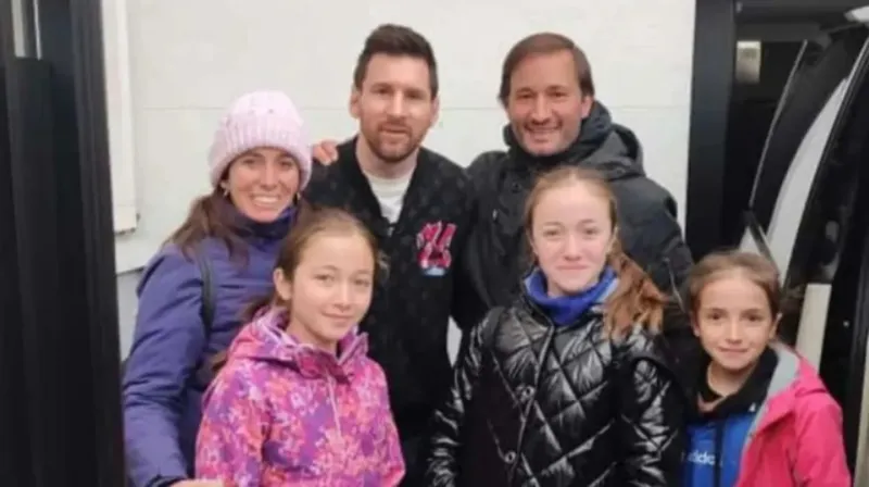 Lionel Messi recibió en París a una familia de Comodoro Rivadavia