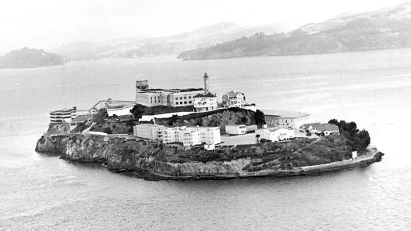 ”La Roca”, la prisión en la isla de Alcatraz, frente a las costas de San Francisco, EE.UU.