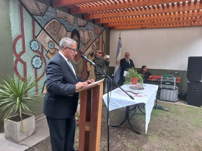  Daniel Quintana, presidente de la biblioteca, durante el discurso de apertura del evento