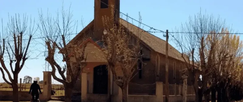  Conocé el pueblo de Cura Malal en Coronel Suárez. 