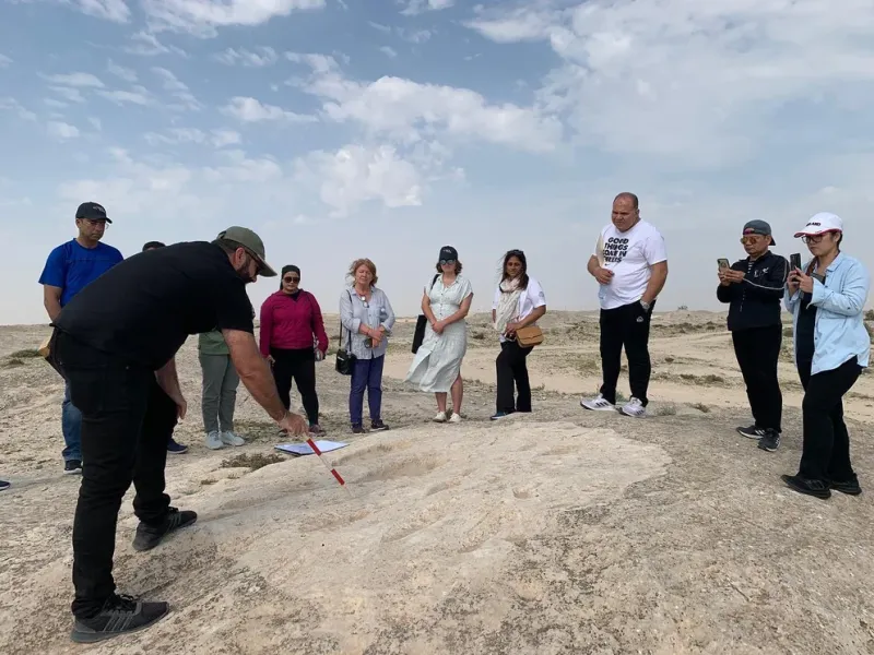 Distintas expediciones se realizan en el desierto por parte de quienes se interesan en concoer las figuras. 