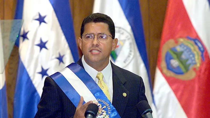  El ex presidente de El Salvador, Francisco Flores