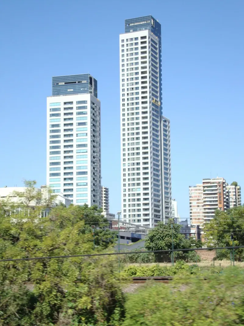 Torre Cavia, la más alta del complejo Le Parc Figueroa Alcorta