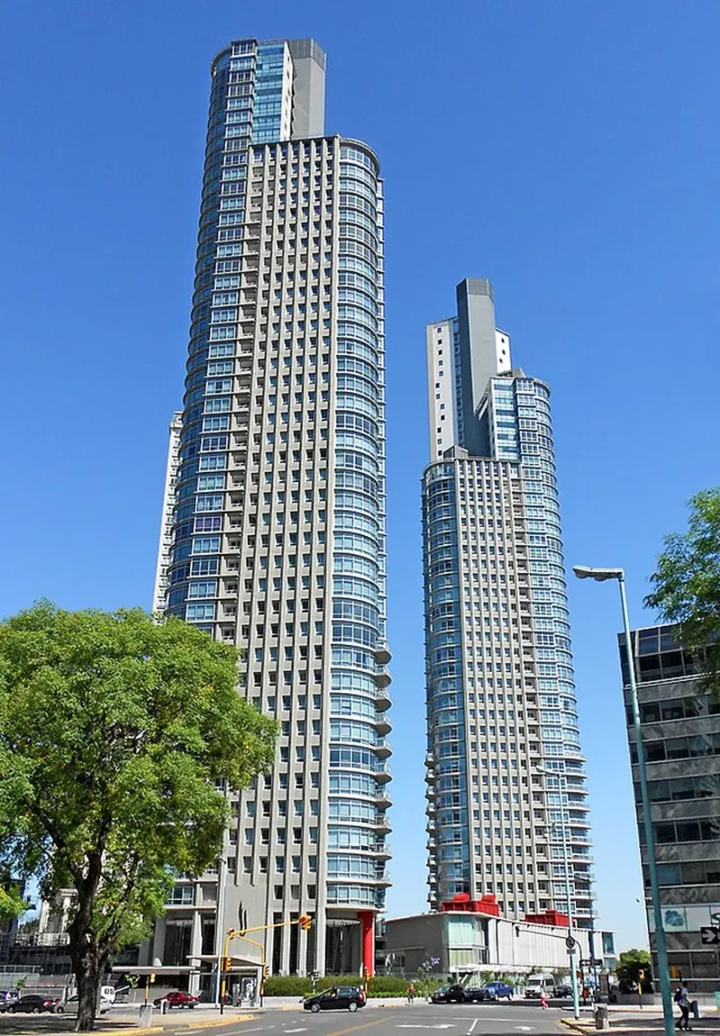 Las Torres Mulieris I y II, las gemelas de Puerto Madero, van de la mano en el ránking de los edificios más altos de Buenos Aires