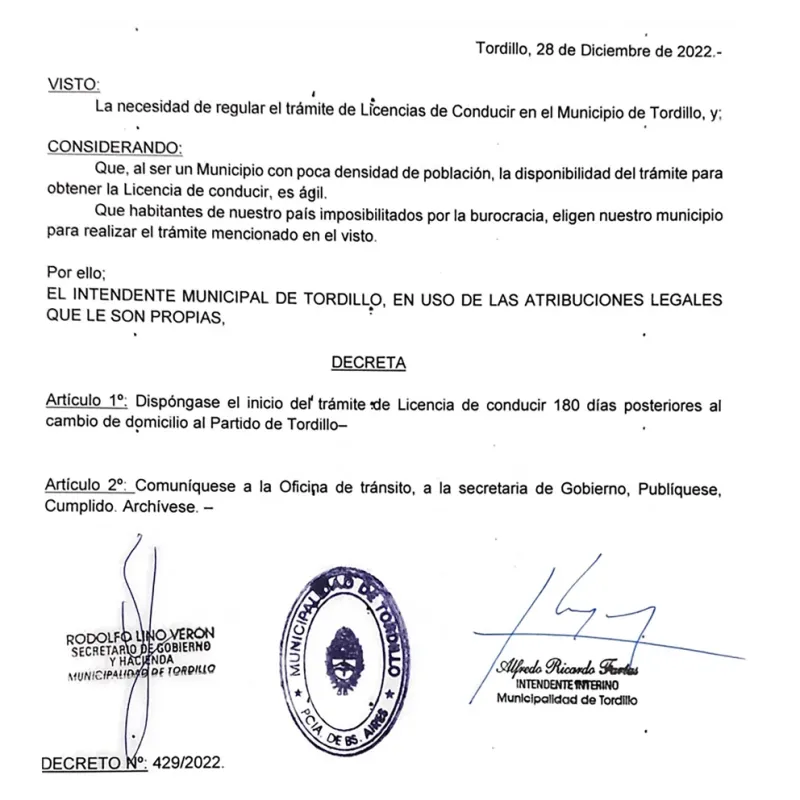  El decreto firmado por el intendente Alfredo Farías, de Tordillo, que exige seis meses de residencia para tramitar la licencia