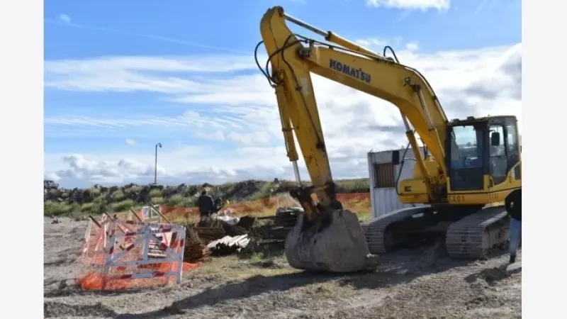 Guaminí: avanza la reparación de la defensa en Lago del Monte