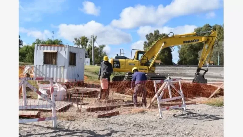 Guaminí: avanza la reparación de la defensa en Lago del Monte