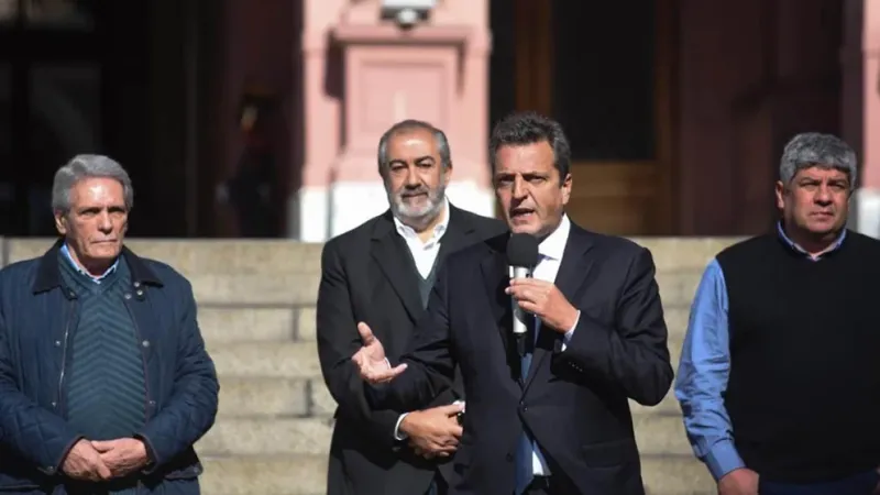  Sergio Massa, con los líderes de la CGT, Héctor Daer, Pablo Moyano y Carlos Acuña