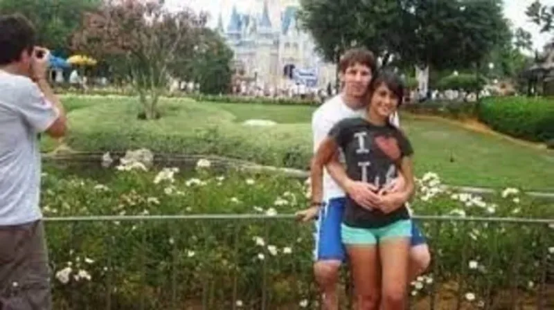 Messi y Antonella, juntos en Disney de Orlando en 2009