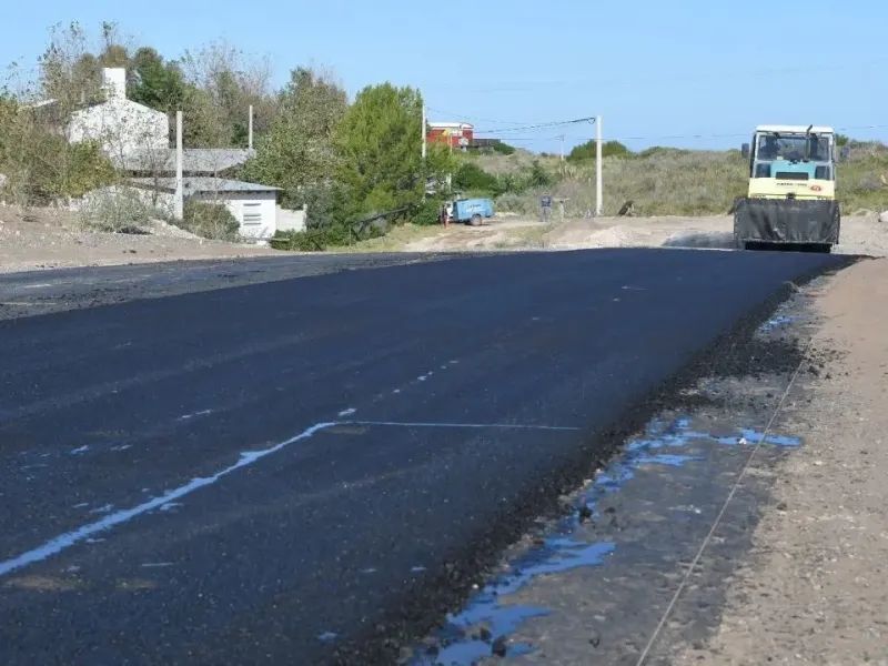 Comenzó la pavimentación del Camino de Cintura Monte Hermoso - Sauce Grande