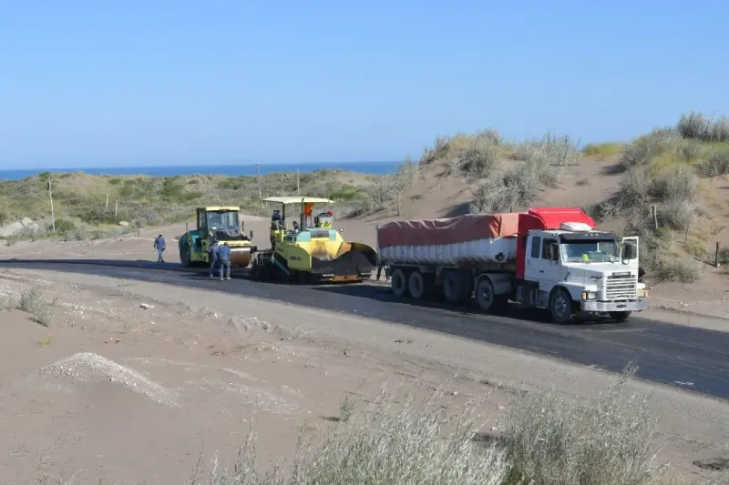 Comenzó la pavimentación del Camino de Cintura Monte Hermoso - Sauce Grande