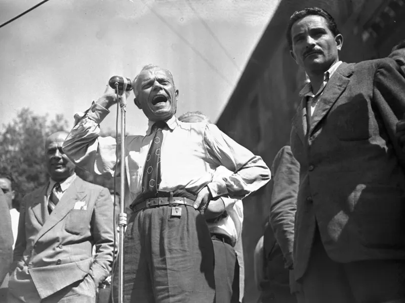 Sandro Pertini era el líder socialista de los partisanos que atraparon a Mussolini. Fue uno de los que decidieron la ejecución del Duce. Lo había advertido cuando lo capturaron: ”Merecería ser asesinado como un perro”