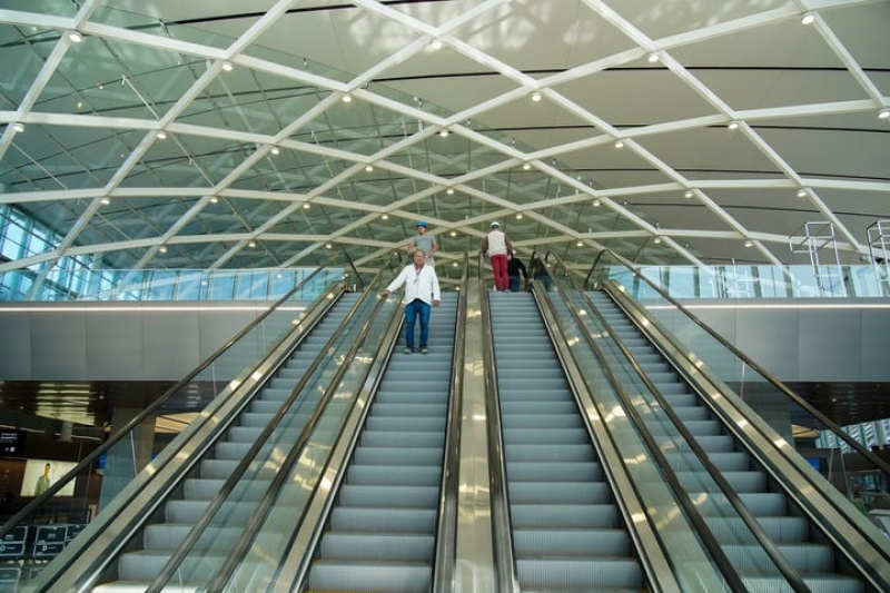 El interior de la nueva terminal de partidas del aeropuerto de Ezeiza suma 150 mostradores, 68 puntos de self check-in y 24 puestos para despachar el equipaje de bodega