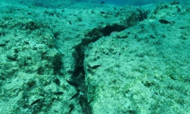  La grieta en el fono del agua hallado por científicos