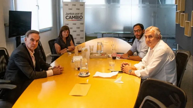  Uno de los últimos encuentros de los presidentes de los partidos que integran Juntos por el Cambio: Gerardo Morales (UCR), Patricia Bullrich (PRO), Maximiliano Ferraro (CC) y Miguel Pichetto (Peronismo Republicano) 