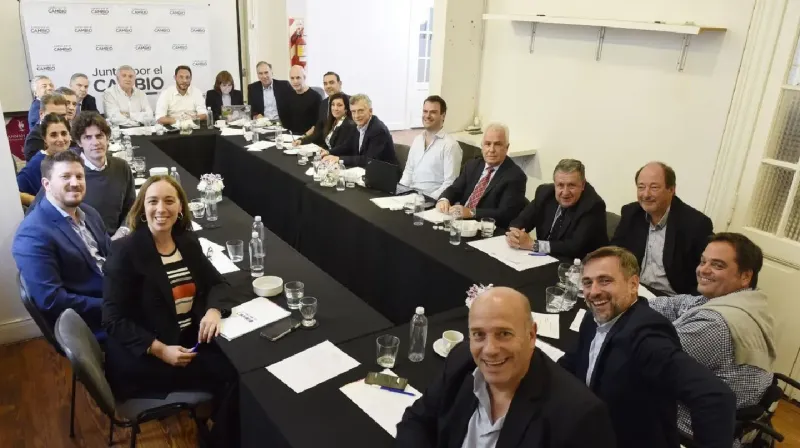 Los principales referentes de Juntos por el Cambio en una reunión de la Mesa Nacional